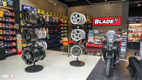 Blade Auto Center .